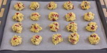 Шаг 10: печенья творожного с вишней, миндалем и шоколадом