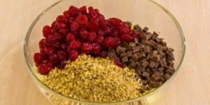 Шаг 7: печенья творожного с вишней, миндалем и шоколадом