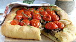 Рецепт Открытого пирога с бараниной, грибами и помидорами