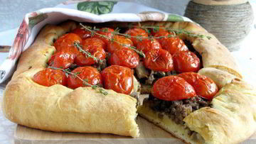 Рецепт Открытого пирога с бараниной, грибами и помидорами