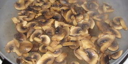 Шаг 7: открытого пирога с бараниной, грибами и помидорами