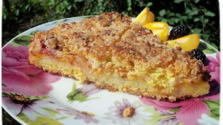 Рецепт Песочного пирога с фруктами и белковой прослойкой