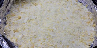 Шаг 2: песочного пирога с фруктами и белковой прослойкой