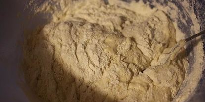 Шаг 1: пирога с девицей в темнице и косой на улице