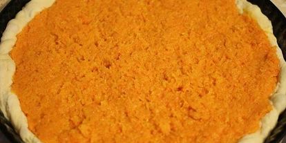 Шаг 6: пирога с девицей в темнице и косой на улице