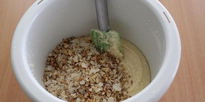 Шаг 4: пирог с малиной, абрикосами и орехами