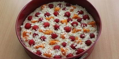 Шаг 7: пирог с малиной, абрикосами и орехами