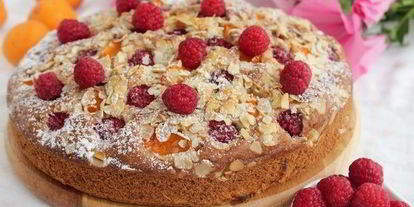 Шаг 9: пирог с малиной, абрикосами и орехами