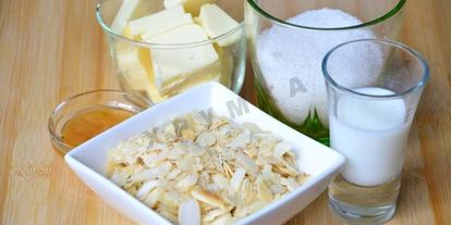 Шаг 6: пирога с миндальными лепестками