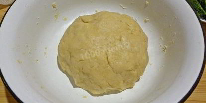 Шаг 4: пирога с плавленным сыром и луком