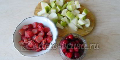 Шаг 5: пирога с яблоками и ягодами