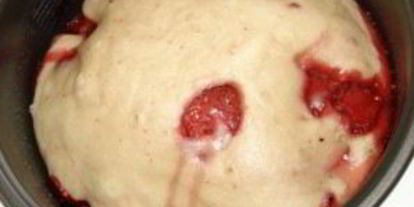 Шаг 4: пирога с ягодами в мультиварке