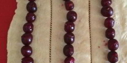 Шаг 1: пирога улитка с вишней