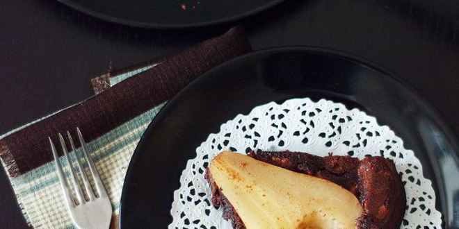 Рецепт шоколадного пирога с грушами без муки