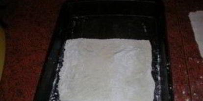 Шаг 1: слоеного пирога с рыбной консервой