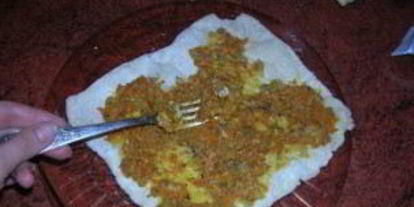 Шаг 3: слоеного пирога с рыбной консервой