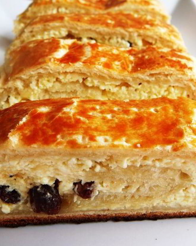 Рецепт слоеного пирога с творогом