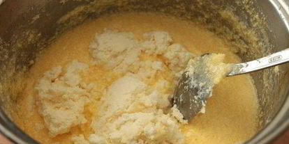 Шаг 2: творожно-орехового пирог со сливами