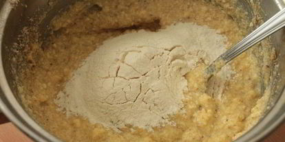 Шаг 4: творожно-орехового пирог со сливами