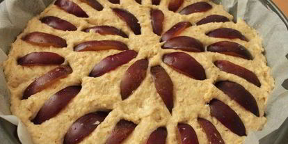 Шаг 5: творожно-орехового пирог со сливами