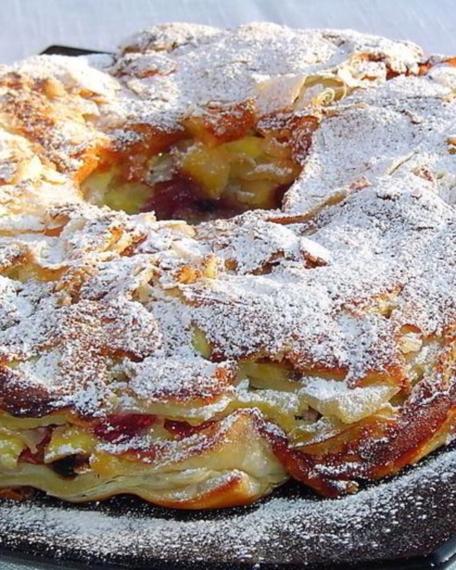 Рецепт яблочно-ягодного пирог-десерт с заливкой