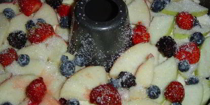 Шаг 2: яблочно-ягодного пирог-десерт с заливкой