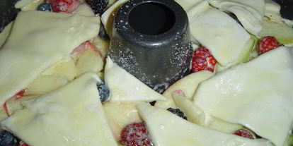 Шаг 4: яблочно-ягодного пирог-десерт с заливкой