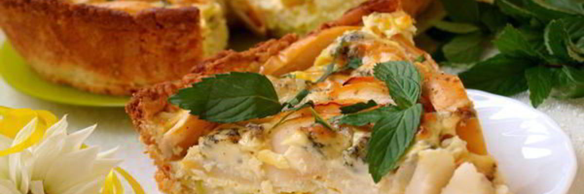 Рецепт Яблочного пирога с луком и голубым сыром