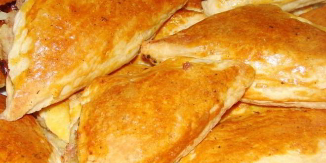 Рецепт Пирожков из слоеного теста с сыром и луком