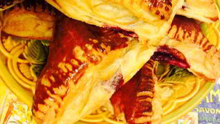 Рецепт Пирожков из слоеного теста Вишня на коньяке