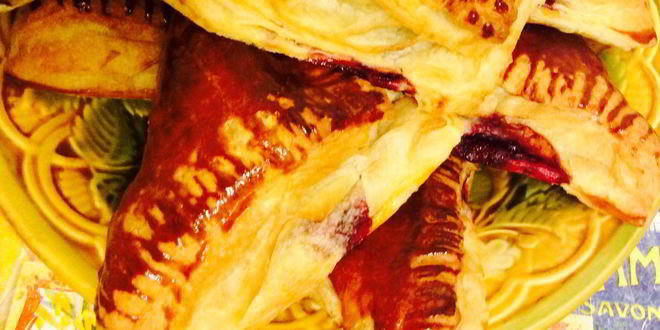 Рецепт пирожков из слоеного теста вишня на коньяке