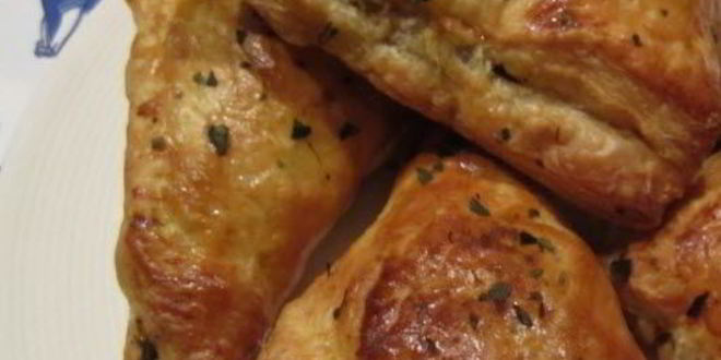 Рецепт пирожков с фаршем из слоеного теста