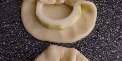 Шаг 7: пирожков с кабачком и лисичками грибная поляна