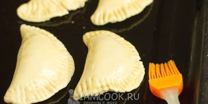 Шаг 12: пирожков с капустой на кефире в духовке