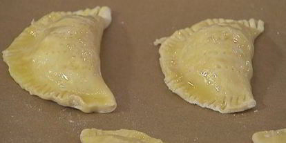 Шаг 11: пирожков с красной рыбой и рисом