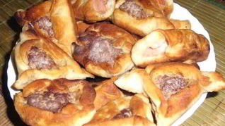 Рецепт Пирожков с сырно-колбасной начинкой из песочного дрожжевого теста
