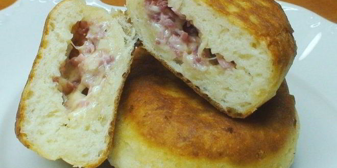 Рецепт пирожков с ветчиной и сыром