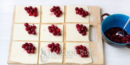 Шаг 8: пирожков с вишней из слоеного теста