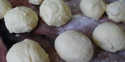 Шаг 2: пирожков с зеленым луком и яйцом