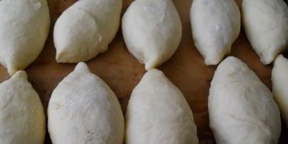 Шаг 4: пирожков с зеленым луком и яйцом