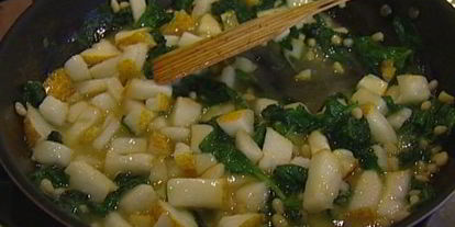 Шаг 5: пирожков со шпинатом и грушей