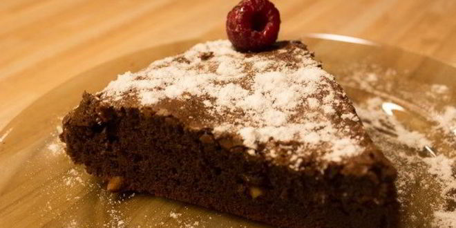 Рецепт брауни из горького шоколада с орехами