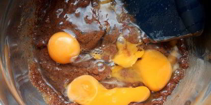 Шаг 2: брауни с ирисками