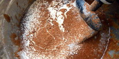 Шаг 4: брауни с ирисками