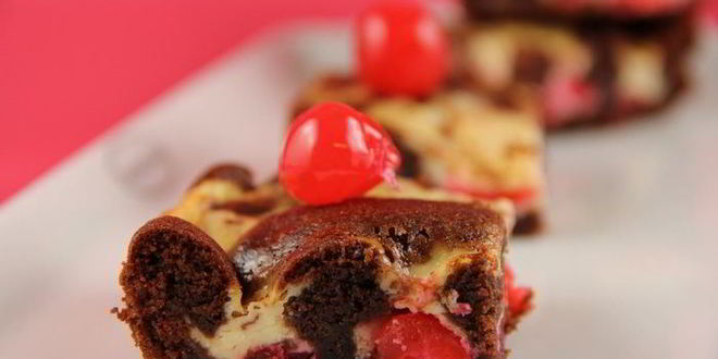 Рецепт мраморного брауни с прослойкой из сливочного сыра и коктейльной вишни