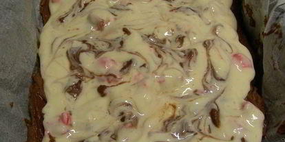 Шаг 7: мраморного брауни с прослойкой из сливочного сыра и коктейльной вишни