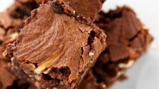 Рецепт Пасхальных шоколадных пирожных с грецкими орехами и апельсиновой цедрой