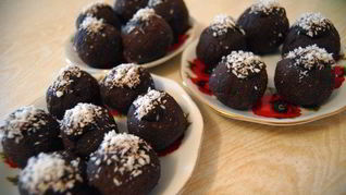 Рецепт Пирожного Картошка из темного шоколада с добавлением коньяка