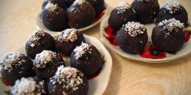 Рецепт Пирожного Картошка из темного шоколада с добавлением коньяка