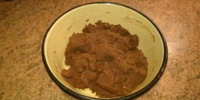 Шаг 3: пирожного картошка с печеньем и сгущенкой